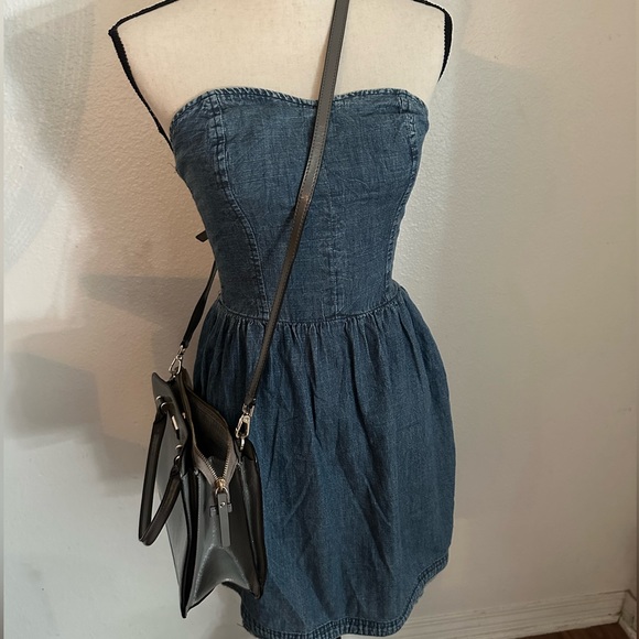 Kate Spade purse with Crossbody strap - Picture 2 of 16